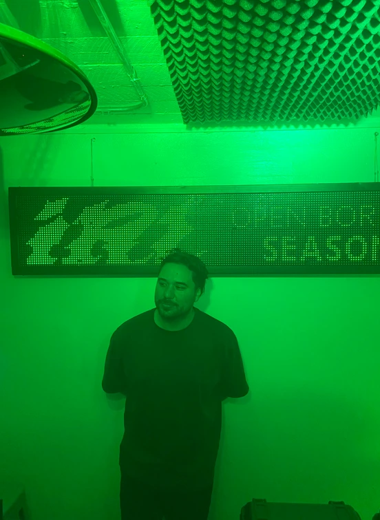 Público disfrutando de sesión musical en UNCLUB