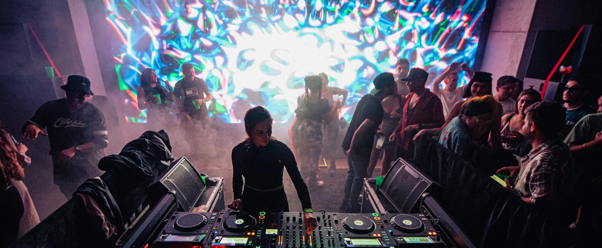 Estacionamiento subterráneo PARKING transformado en espacio cultural