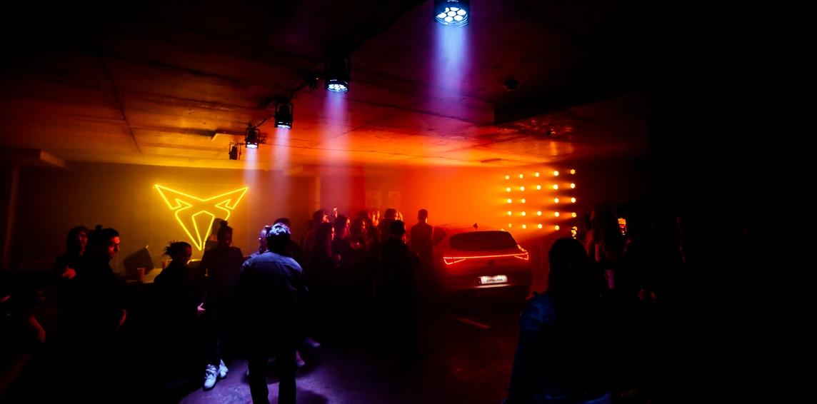 Interior del estacionamiento transformado en locación de evento