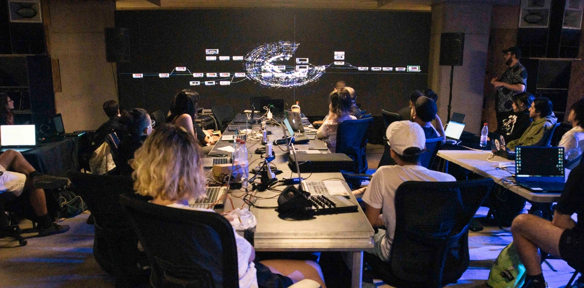 Montaje e iluminación en el espacio subterráneo PARKING