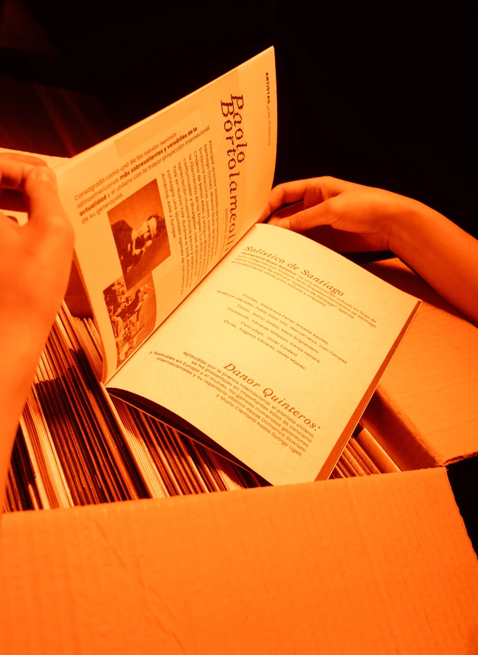 Proceso de producción editorial en taller de impresión