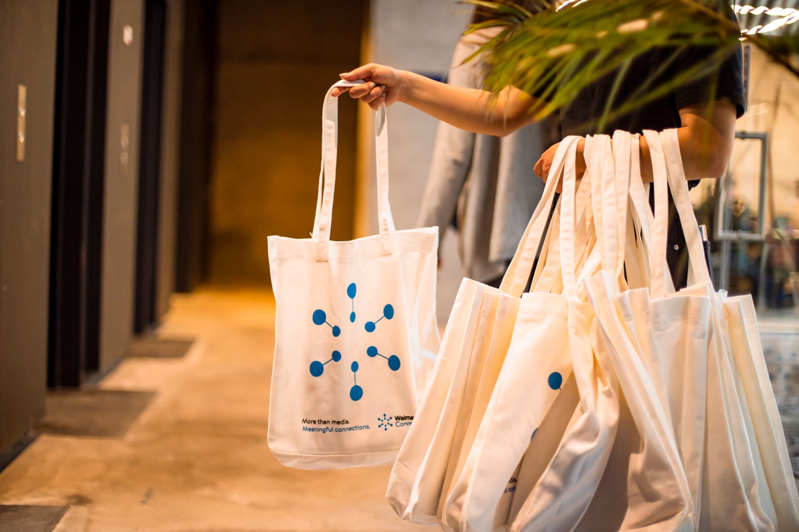 Material de apoyo y merchandising preparado para asistentes